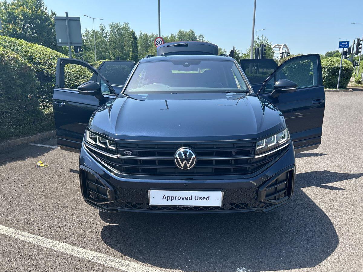 Volkswagen Touareg Photo at-670b6900e92f499d82d35c45f5ca43c7.jpg
