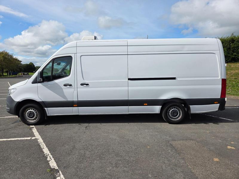 Mercedes-Benz Sprinter Photo at-6731aa5504bf493a98aa00372f95e606.jpg