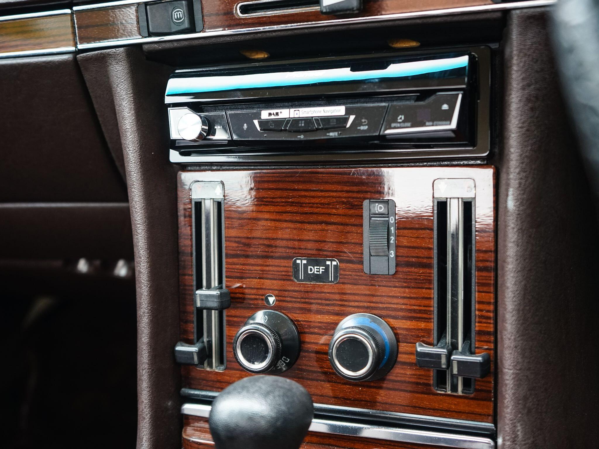 Mercedes-Benz 500 SL — photo 22