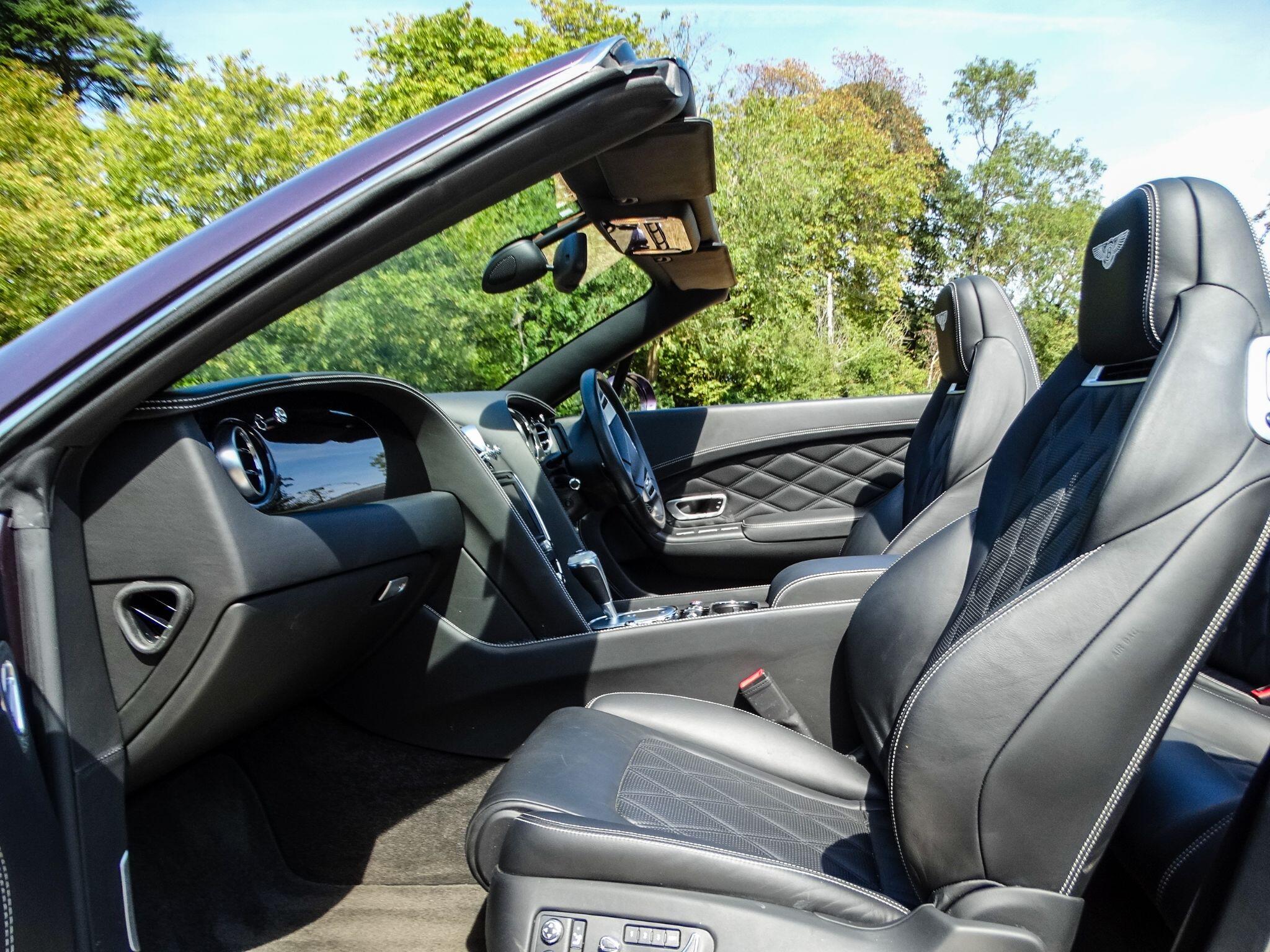 Bentley Continental 4.0 V8 GTC Convertible 2dr Petrol Auto 4WD Euro 5 (507 ps) — photo 3