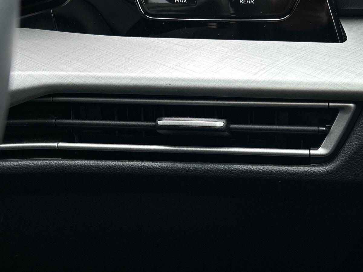 Volkswagen Golf Photo at-68140ba82f434dd4828a02c8c30776e8.jpg
