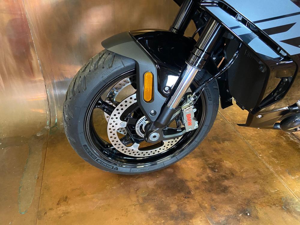 BMW R 1300 RS Photo at-682ac855ade041559c24007ec88f02fd.jpg