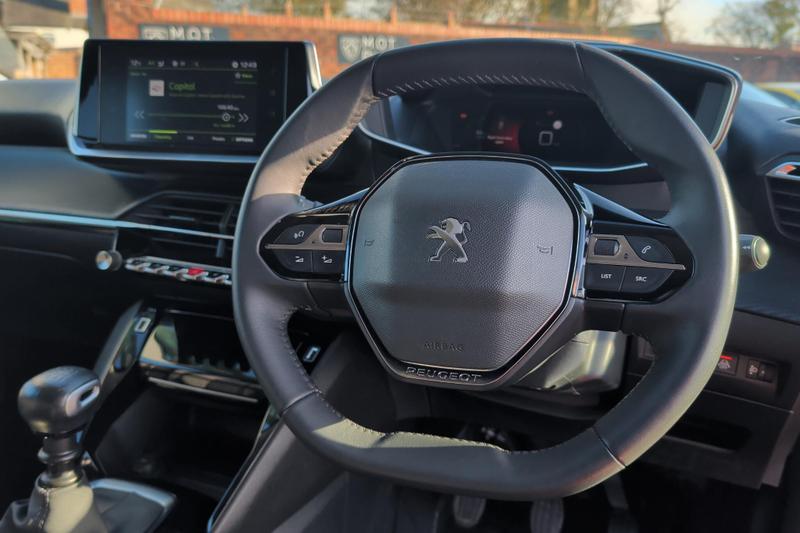 Used Peugeot 2008 NU71DZJ 32