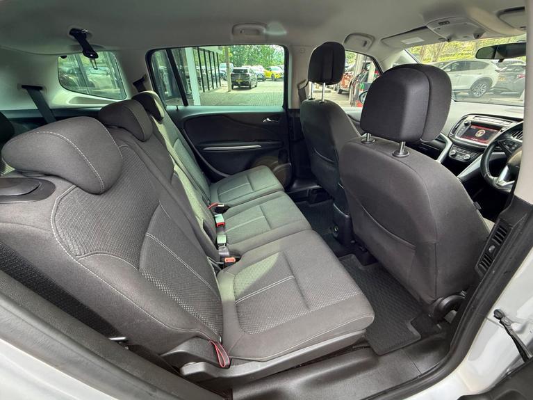 Used Vauxhall Zafira Tourer VN66YOP 13