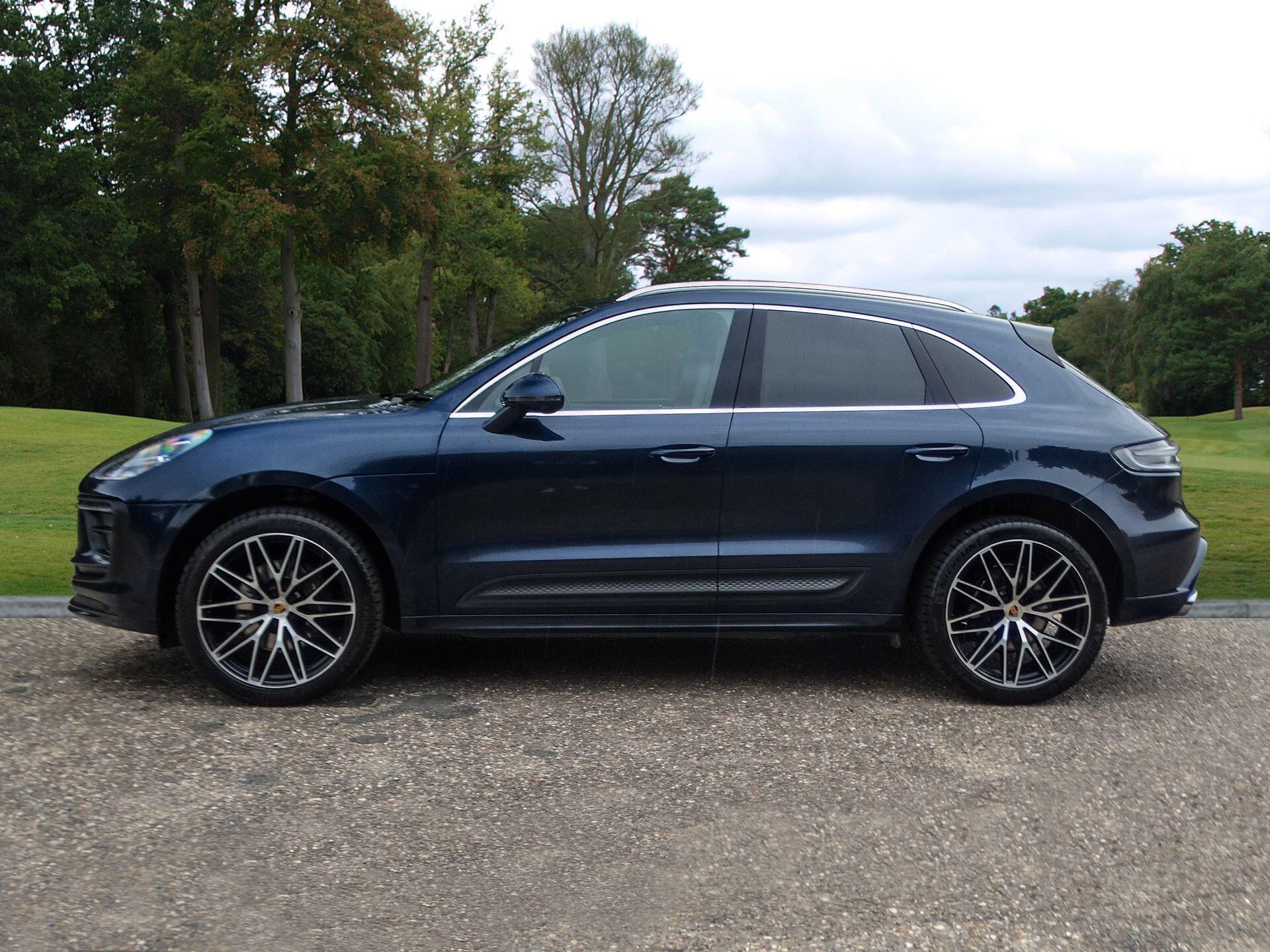Porsche Macan 2.0T PDK 4WD Euro 6 (s/s) 5dr — photo 2