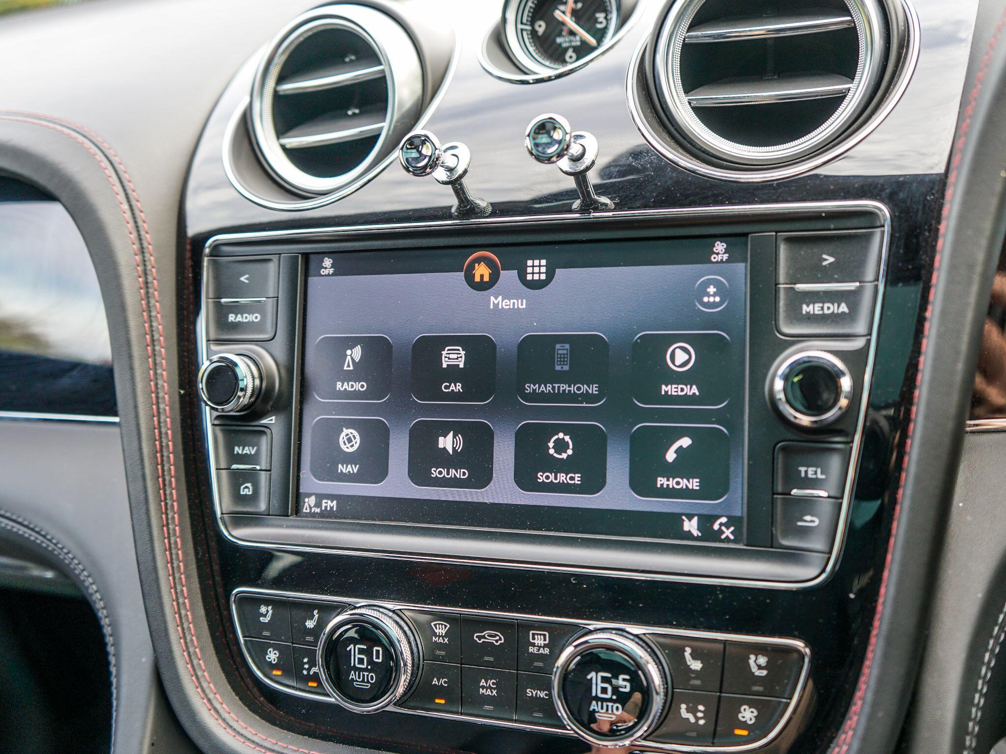 Bentley Bentayga 4.0 V8 Auto 4WD Euro 6 (s/s) 5dr — photo 32