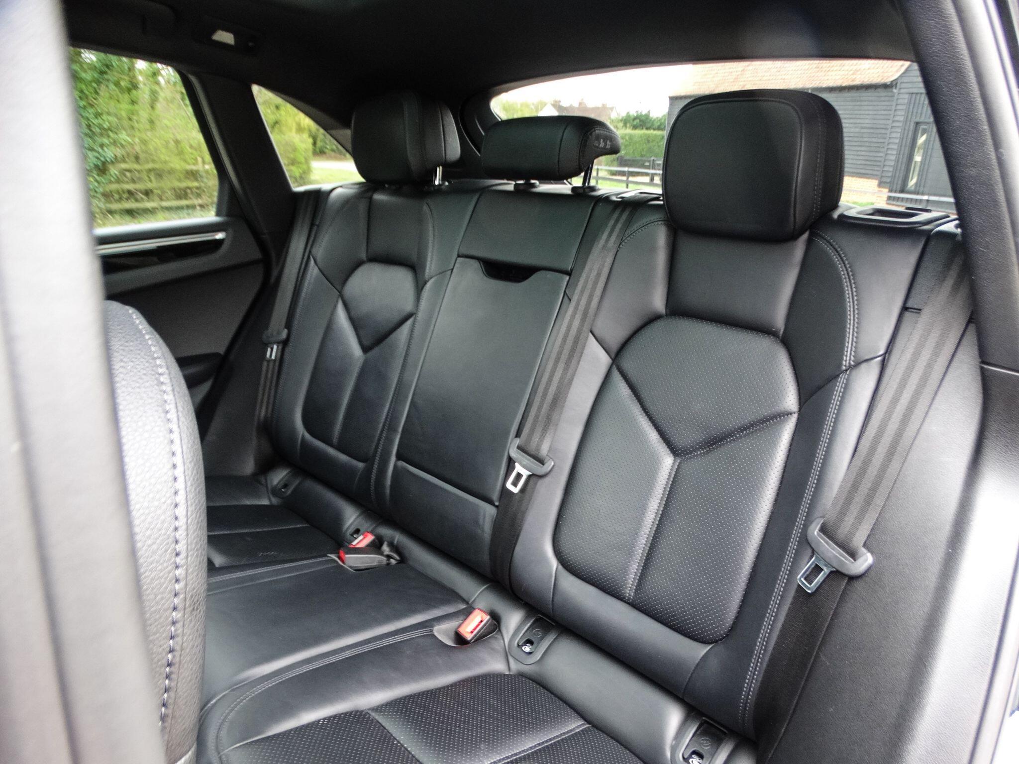Porsche Macan 3.0 TD V6 S SUV 5dr Diesel PDK 4WD Euro 6 (s/s) (258 ps) — photo 17