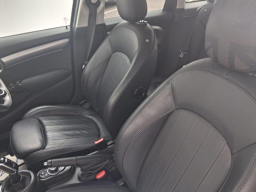 MINI Hatch Photo at-686bc23134a443158ca37bb765f8e23b.jpg