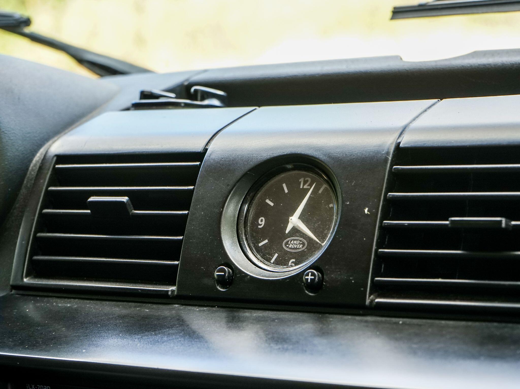 Land Rover Defender 110 2.2 TDCi XS Utility Wagon Double Cab 5dr Diesel Manual 4WD MWB Euro 5 (122 ps) — photo 32
