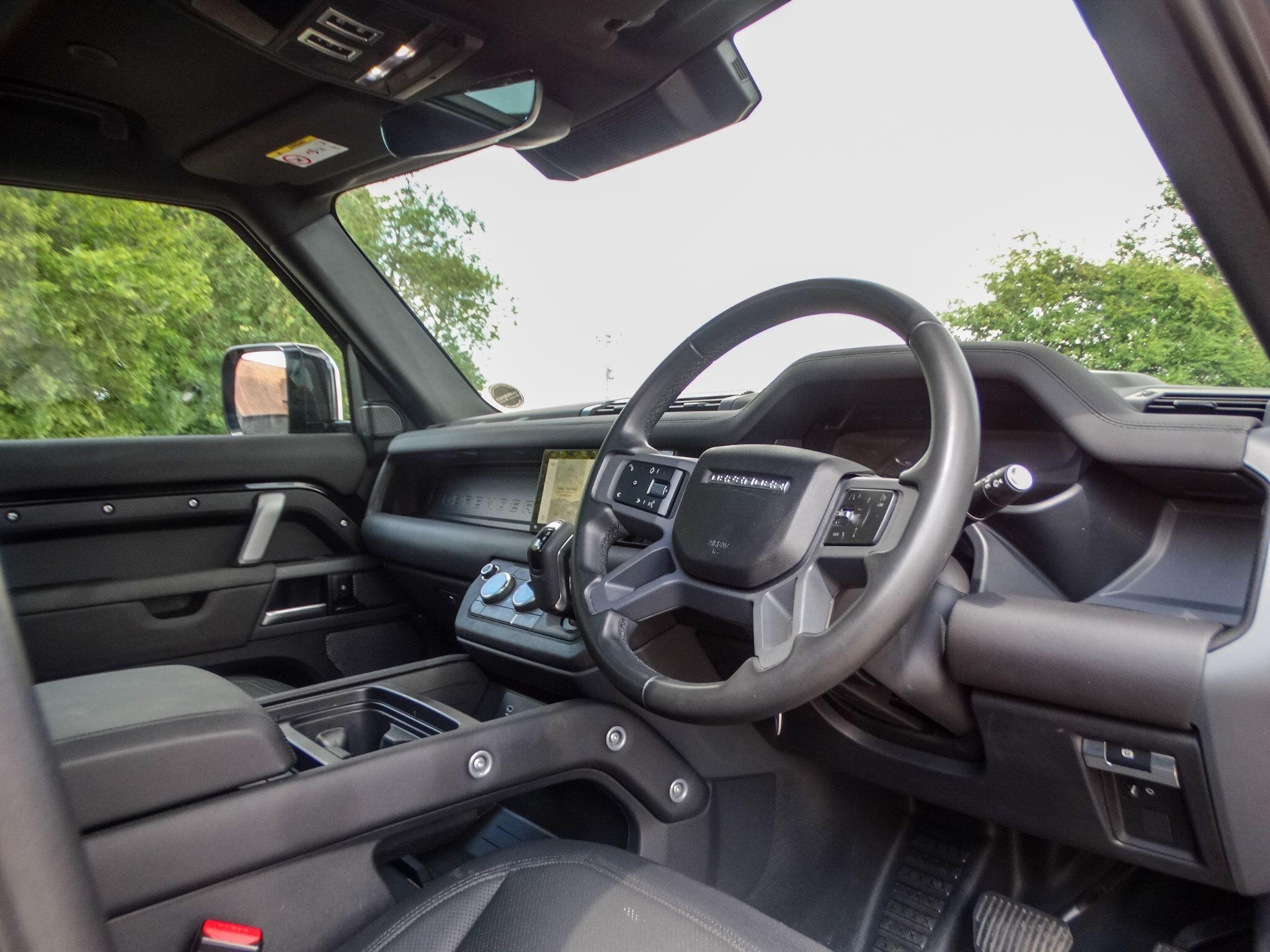 Land Rover Defender 110 3.0 D300 MHEV X-Dynamic SE Auto 4WD Euro 6 (s/s) 5dr — photo 18