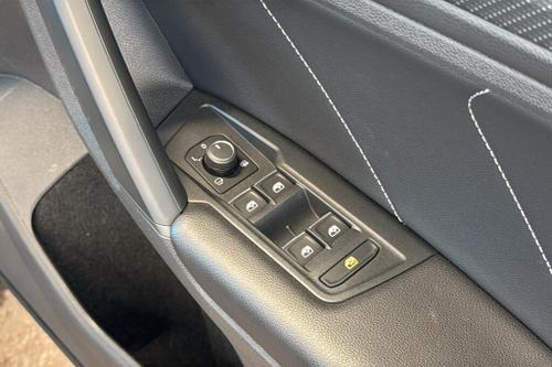 Volkswagen TIGUAN Photo at-6909c798f4cb4422b29dc929df2faf53.jpg
