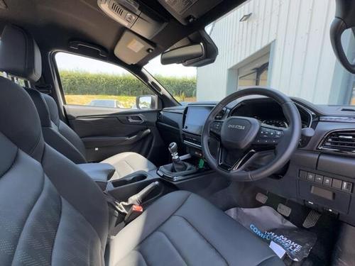 Isuzu D-MAX Photo at-690a68cc269943d48b3523f4fd8e8ca6.jpg