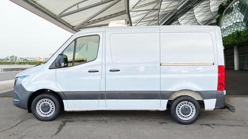 Mercedes-Benz Sprinter Photo at-6924de951ff643749f6ff57f8f267c31.jpg