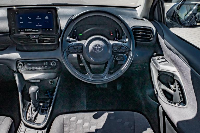 Used Toyota Yaris LM74KOX 9