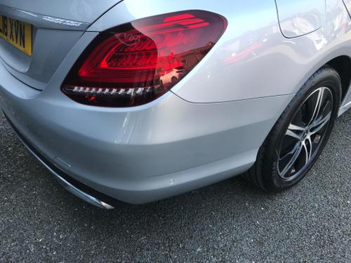 Mercedes-Benz C Class Photo at-695c6703a2954b518d05eaefb0206e4e.jpg