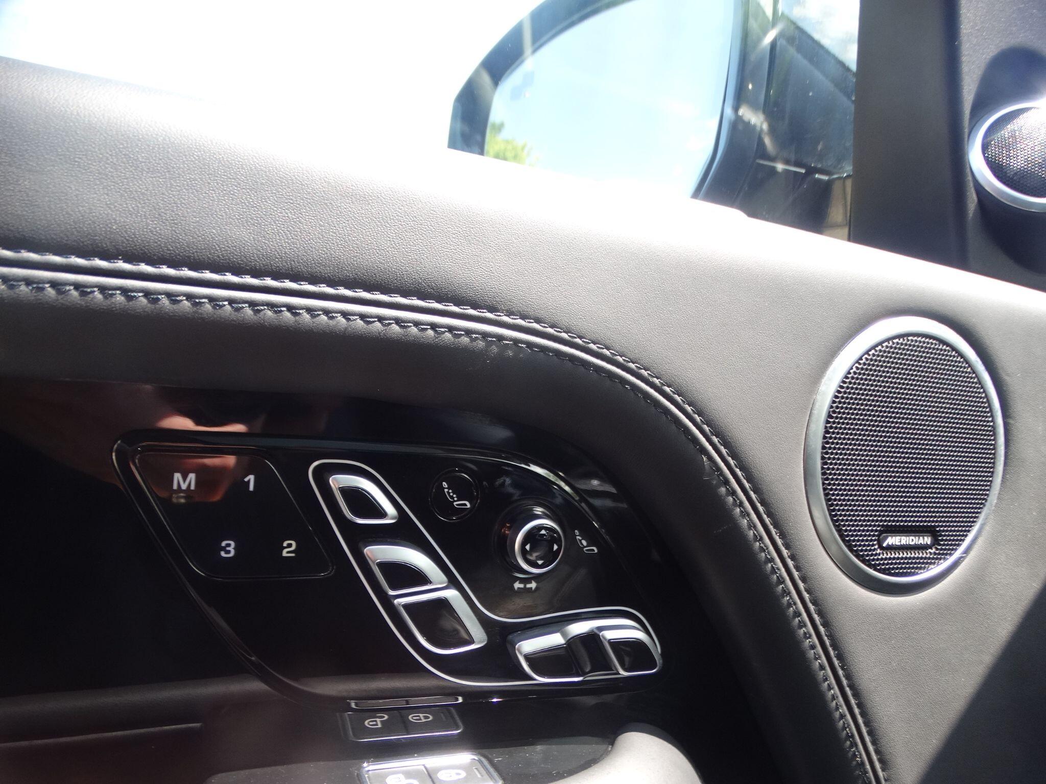 Land Rover Range Rover 4.4 SD V8 Autobiography Auto 4WD Euro 6 (s/s) 5dr — photo 19