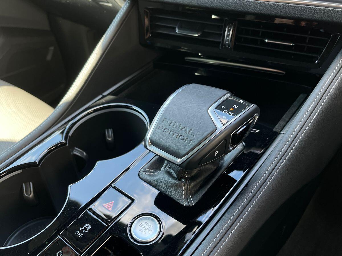 Volkswagen Touareg Photo at-69c3dd6f897945459d0ae90ff4b65d80.jpg