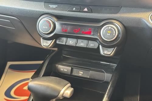 Kia STONIC Photo at-69f8c66b0e1448d6abed30b19b2b2c9c.jpg