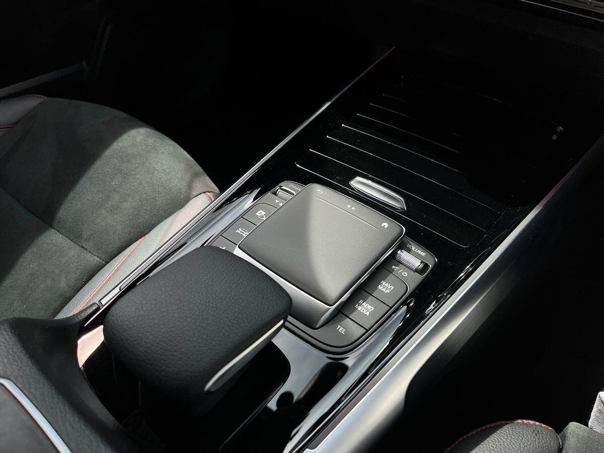 Mercedes-Benz EQB Photo 35