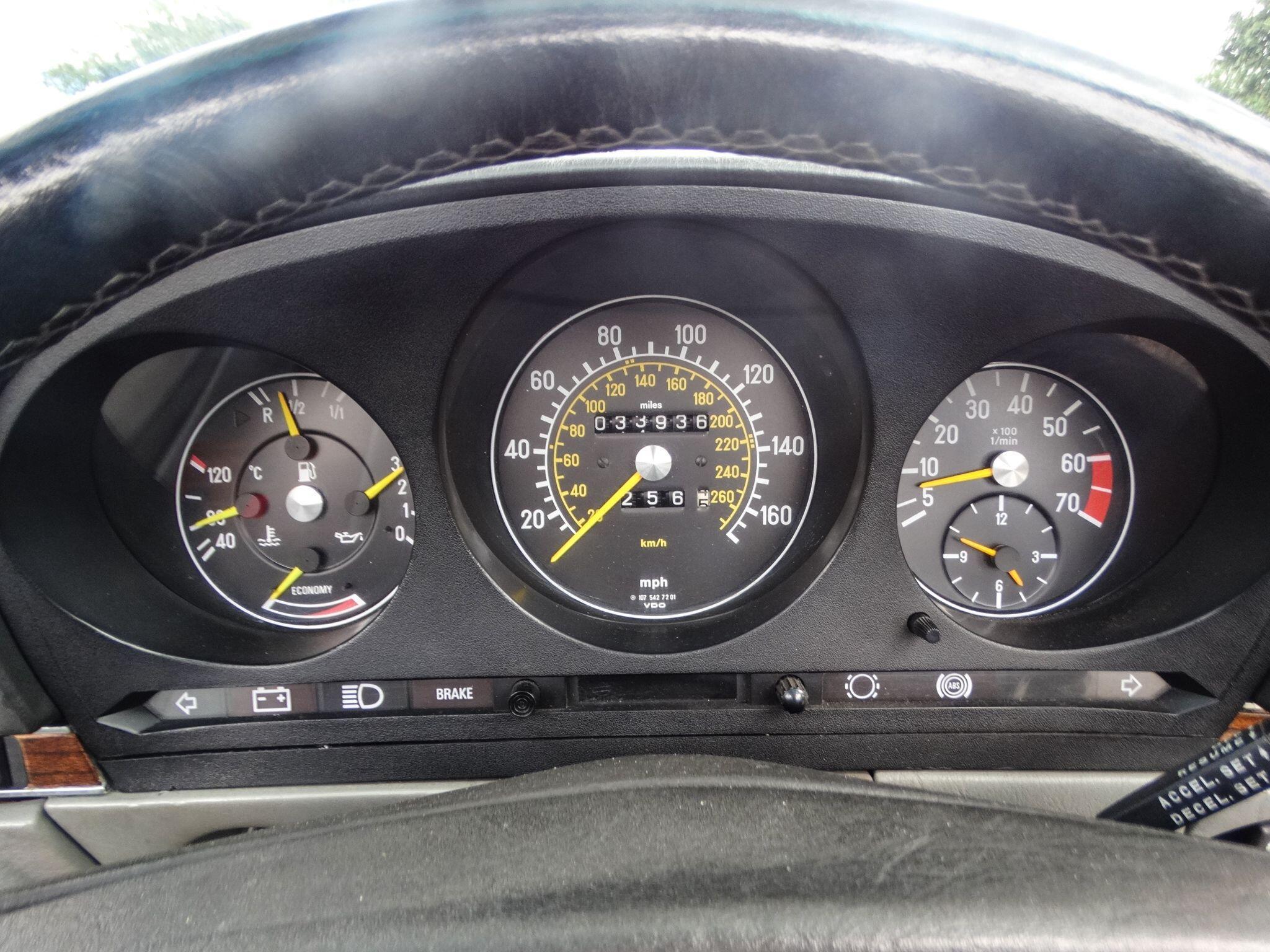 Mercedes-Benz 500 SL — photo 12