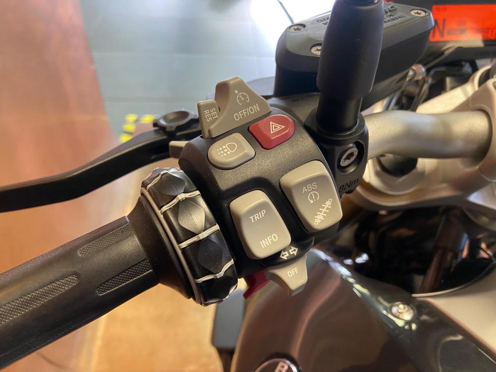BMW R 1200 R Photo at-6a6382be55a843babfb6f535964db8d9.jpg