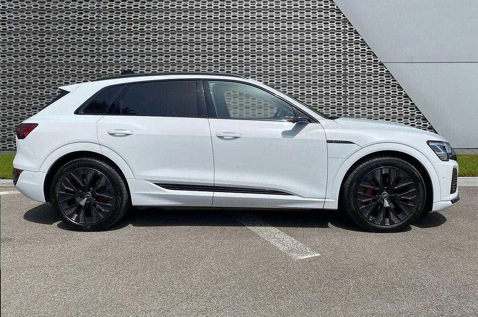 Audi Q8 Photo at-6a65c4d4c0ea4f2a983594ab23790273.jpg