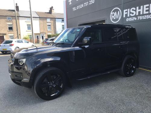 Land Rover Defender 110 Photo at-6a96de464fd44856b42c4ee58e03e607.jpg