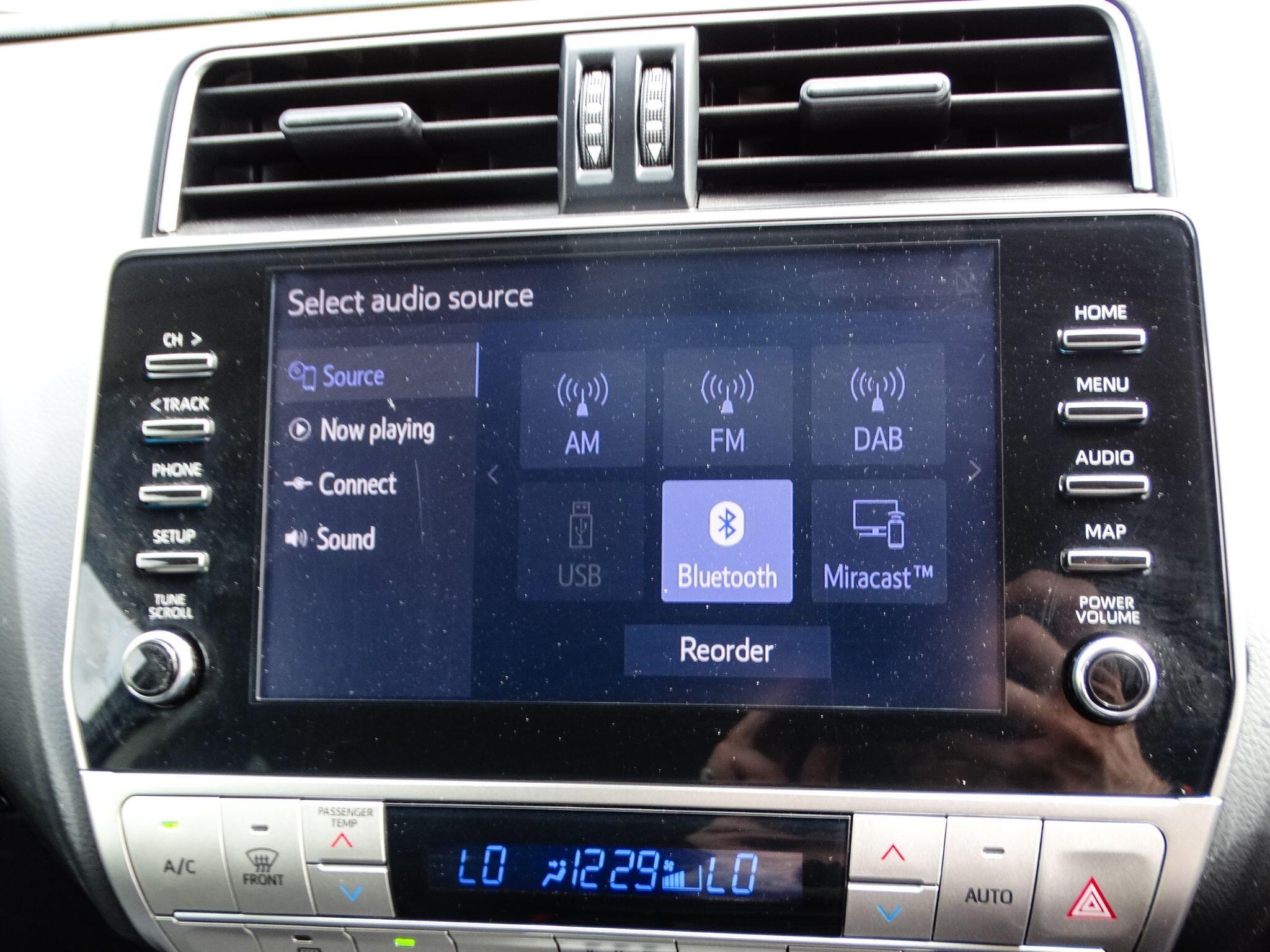 Toyota Land Cruiser 2.8D Active SUV 5dr Diesel Auto 4WD Euro 6 (s/s) (7 Seat) (204 ps) — photo 27