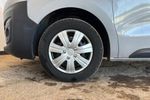 Vauxhall VIVARO Photo 8