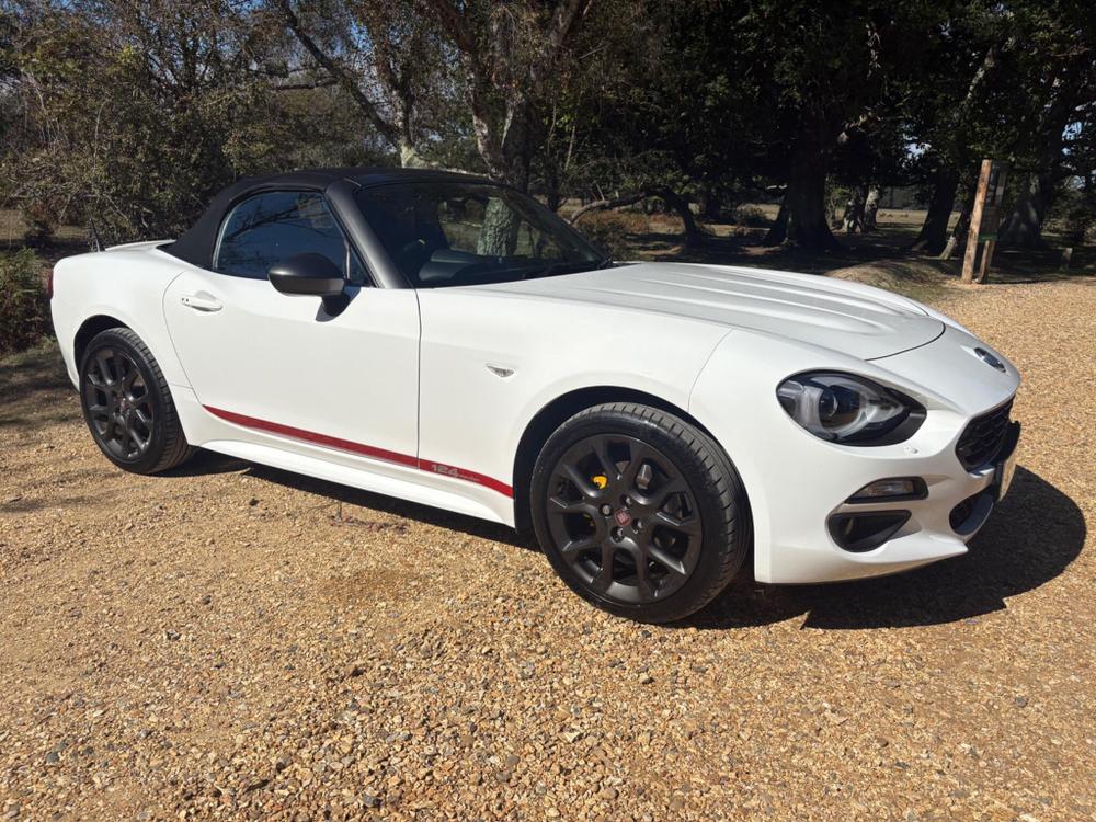 Fiat 124 Spider Photo at-6abd00a5f8e94c97b49bb0d681698797.jpg