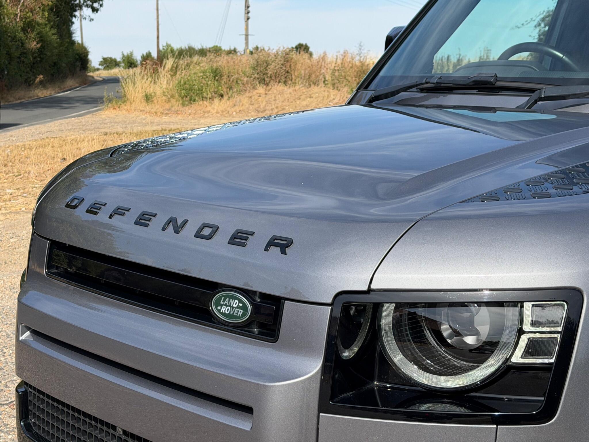 Land Rover Defender 110 3.0 D250 MHEV X-Dynamic HSE SUV 5dr Diesel Auto 4WD Euro 6 (s/s) (250 ps) — photo 19