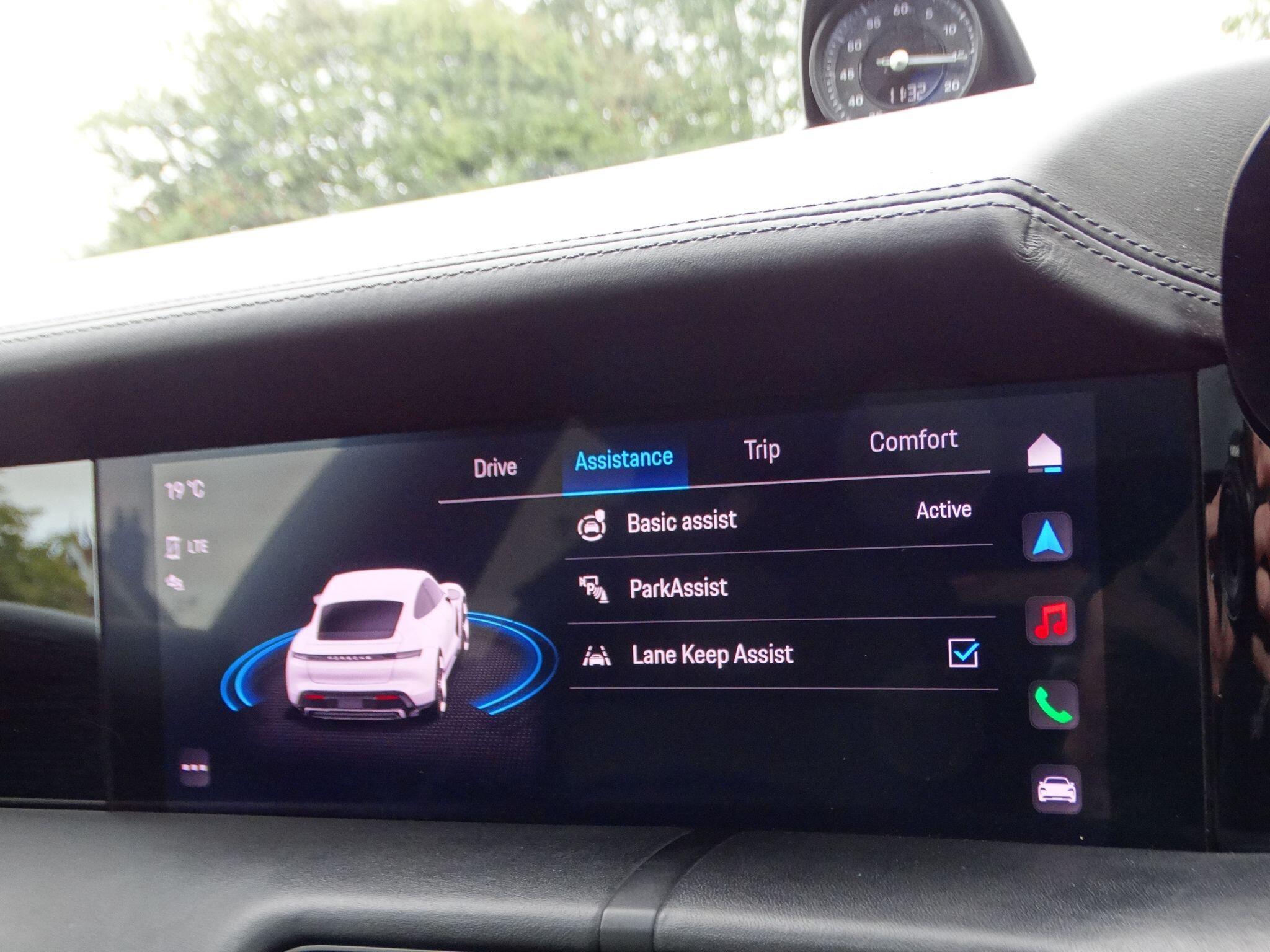 Porsche Taycan Performance Plus 93.4kWh 4S Auto 4WD 4dr (11kW Charger) — photo 28