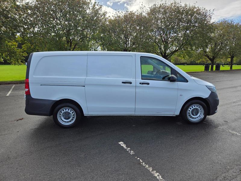 Mercedes-Benz Vito Photo at-6af67b7041df4d52b3db45a0f528d884.jpg