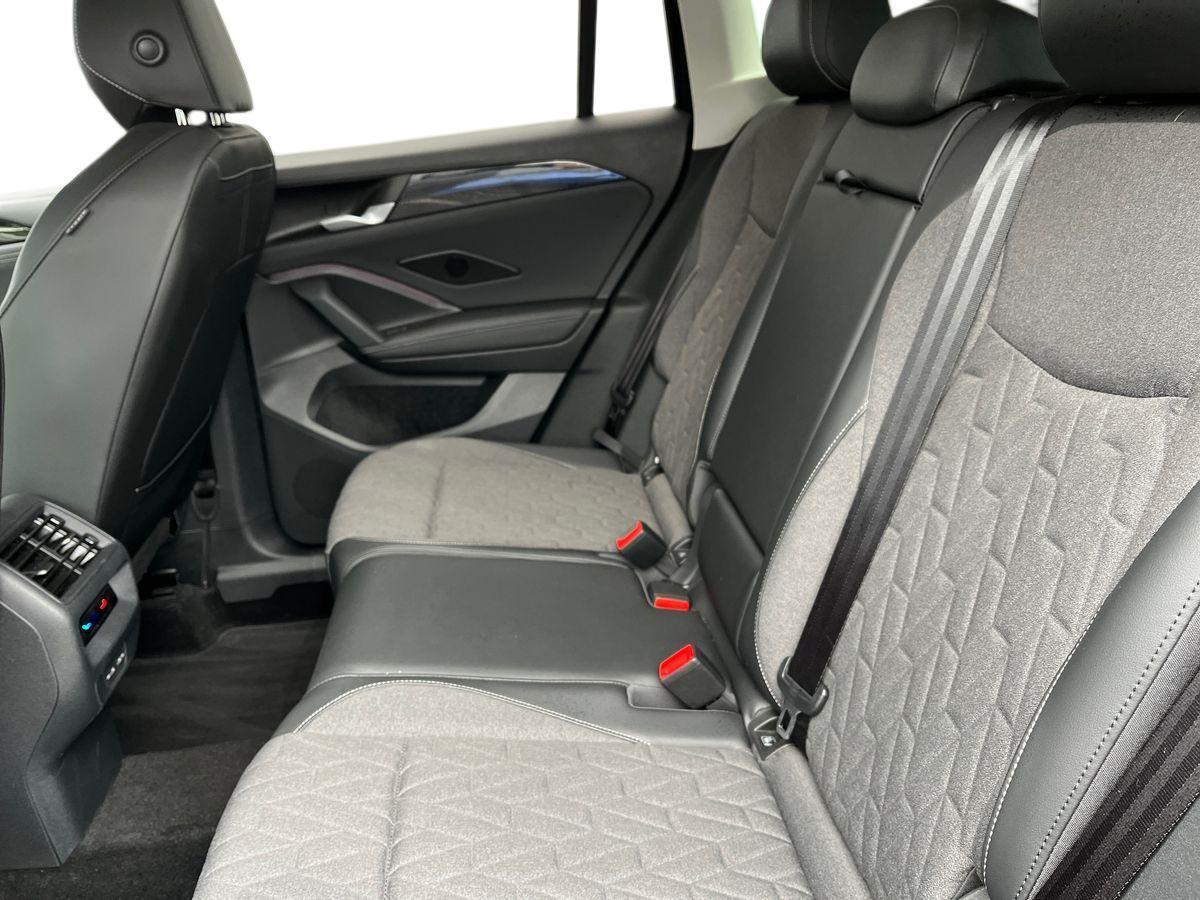 Volkswagen Tiguan Photo at-6aff2a0f52cc48d79b54120065bdde17.jpg