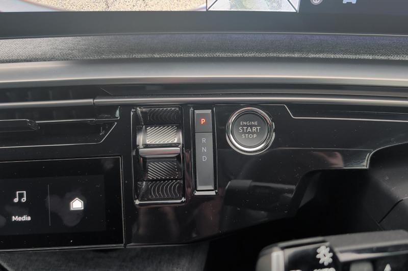 Used Peugeot E-3008 NV24VOB 30