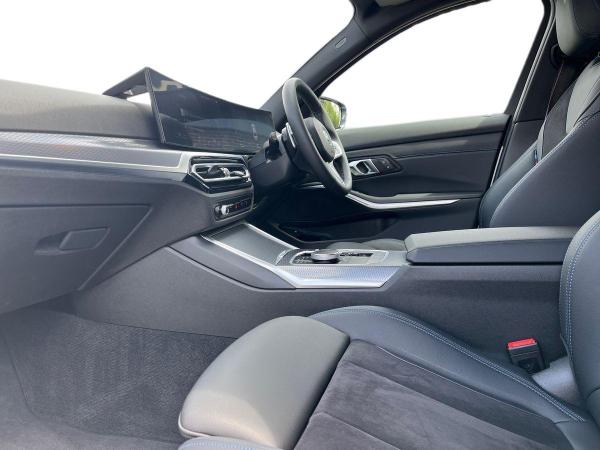 BMW 3 Series Photo at-6b2c1cfd508c476c85e222eef4036af7.jpg