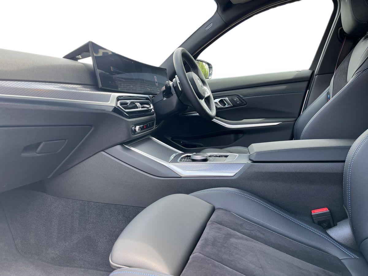 BMW 3 Series Photo 2
