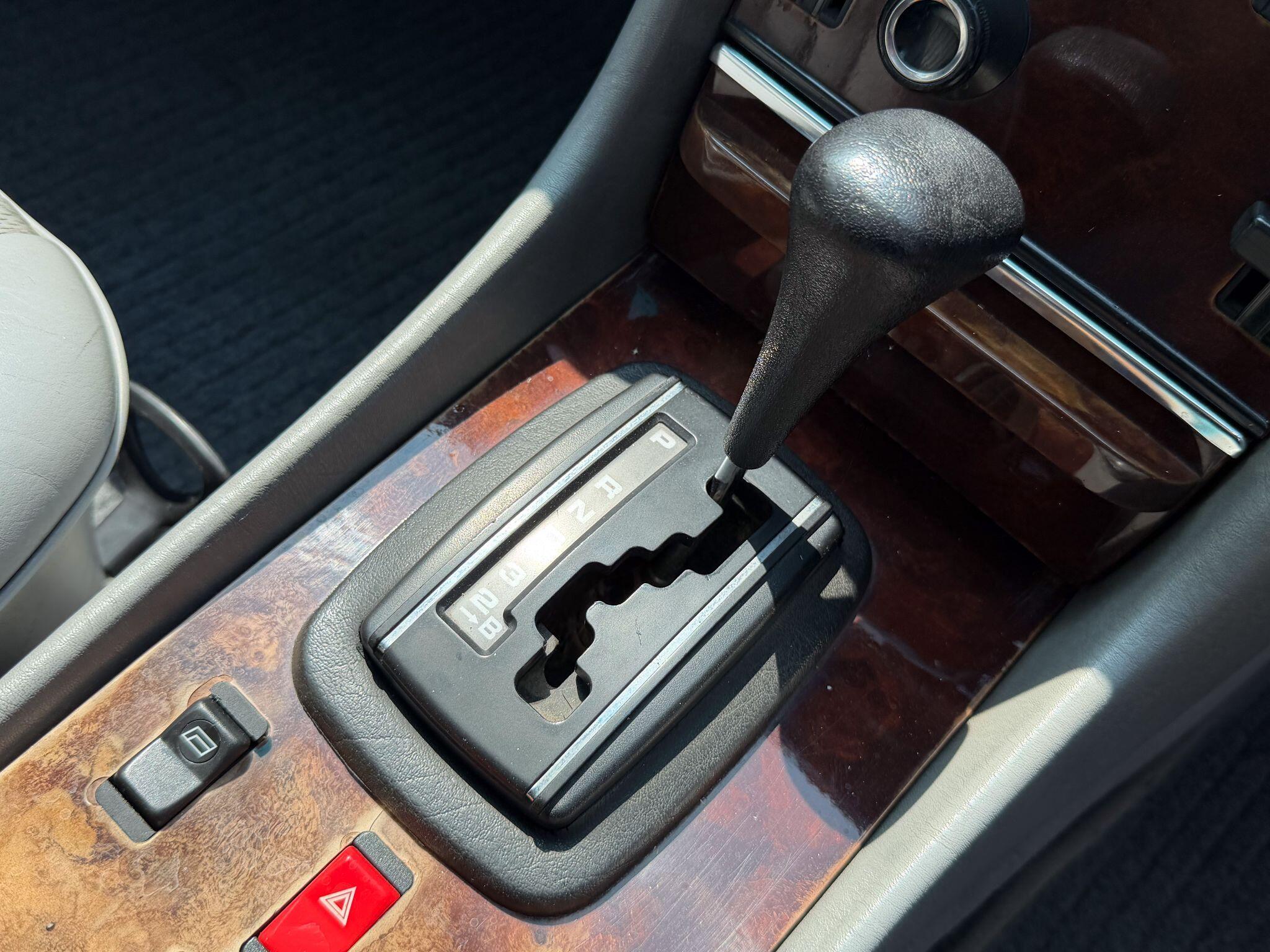 Mercedes-Benz 380 3.8 SL 2dr — photo 17