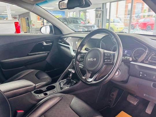 Kia Niro Photo at-6b99f1bd708d472188e432284bdf2888.jpg