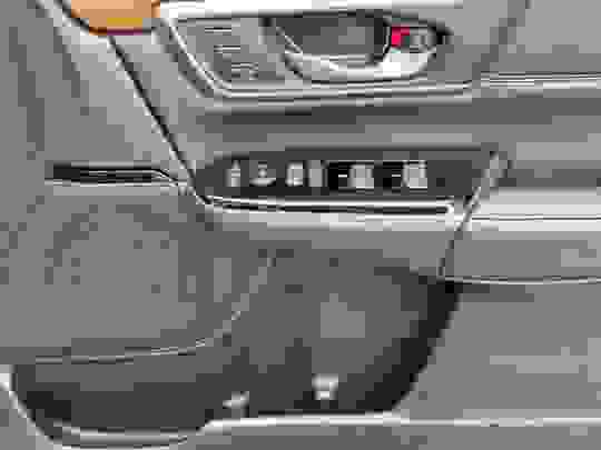 Honda CR-V Hybrid Photo at-6bd5322aab0742a79ba4eff06bce19d5.jpg