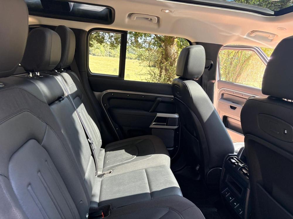 Land Rover Defender 110 Photo at-6bf4070ba1c9482cbd5033d22358c97c.jpg