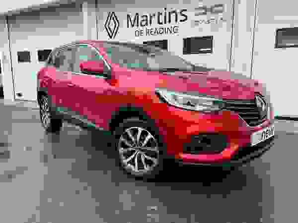 Used 2021 Renault Kadjar 1.3 TCe Iconic Euro 6 (s/s) 5dr Red at Martins Group