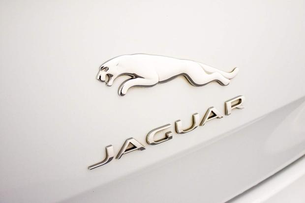Jaguar XJ Photo at-6c20af5cc4134564896ca540abee615b.jpg