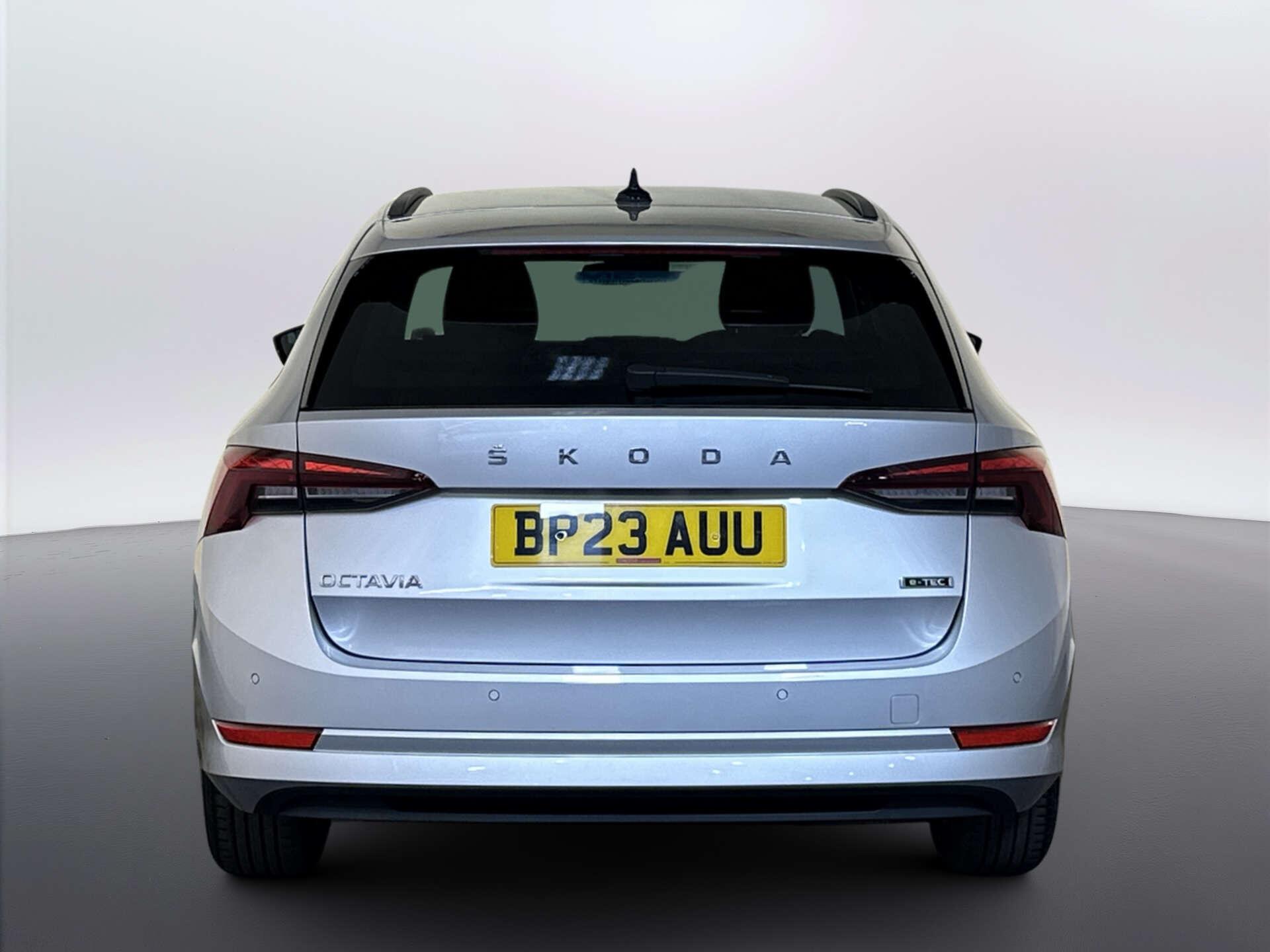 2023 Skoda Octavia thumbnail 10