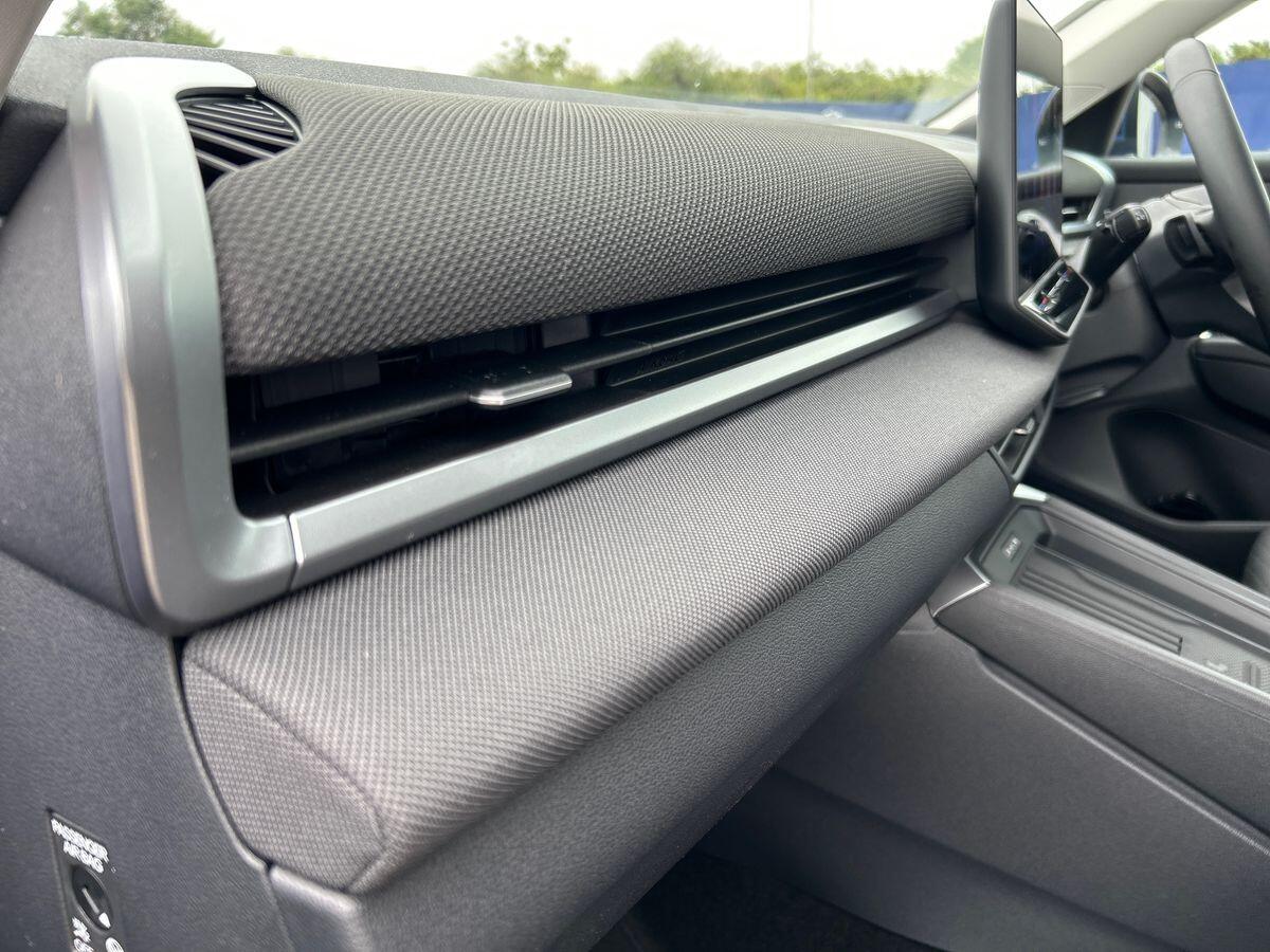 Volkswagen T-Roc Photo at-6cd29028c1fb40e3aa957f9e5f63e1ad.jpg