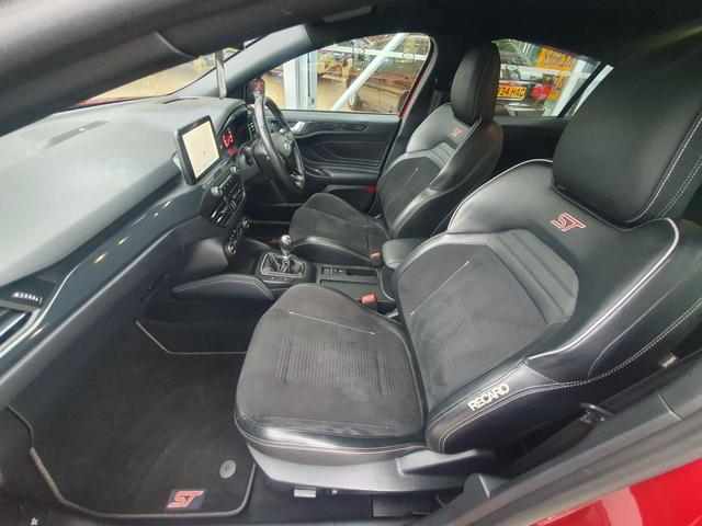 Used Ford Focus EF70CGO 28