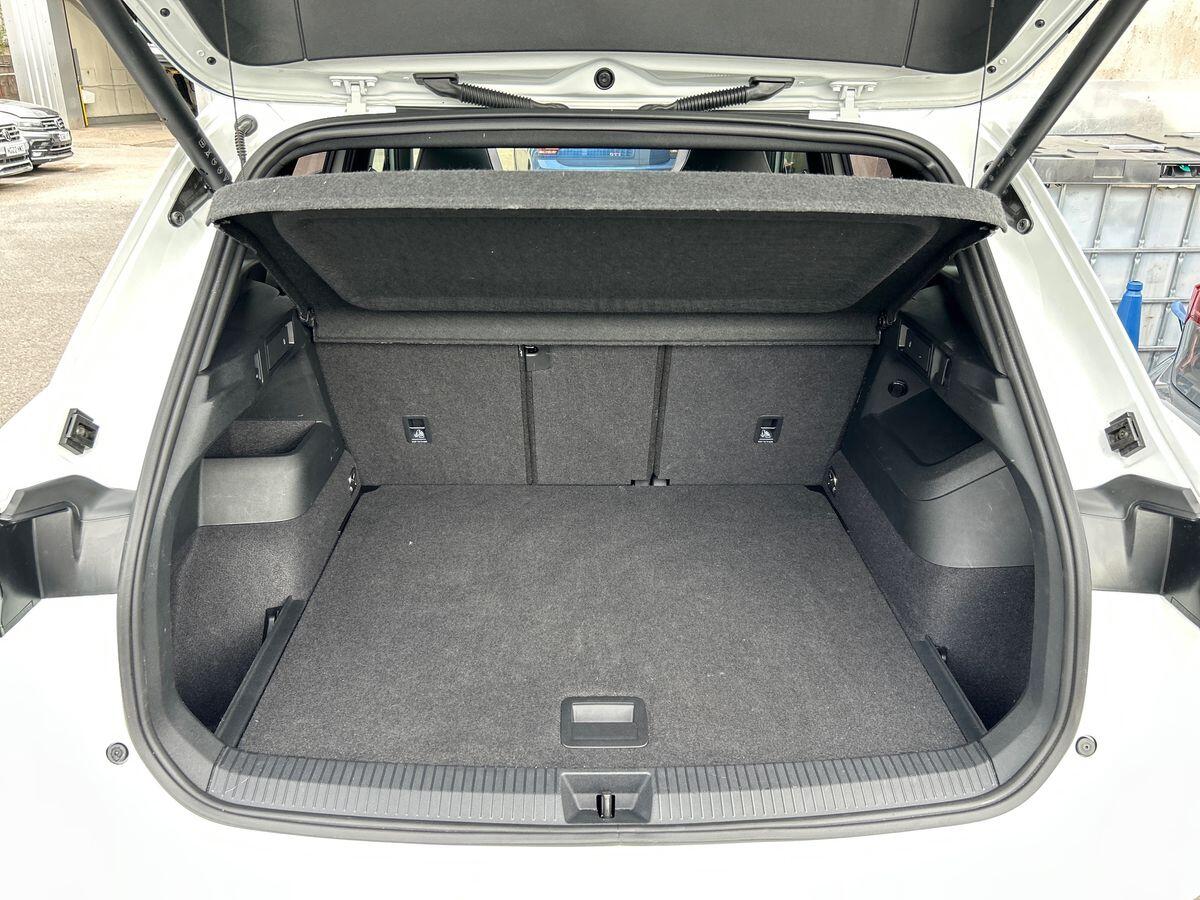 Volkswagen Tiguan Photo at-6cf94a39b02d4c248cbebd5cd78aab12.jpg