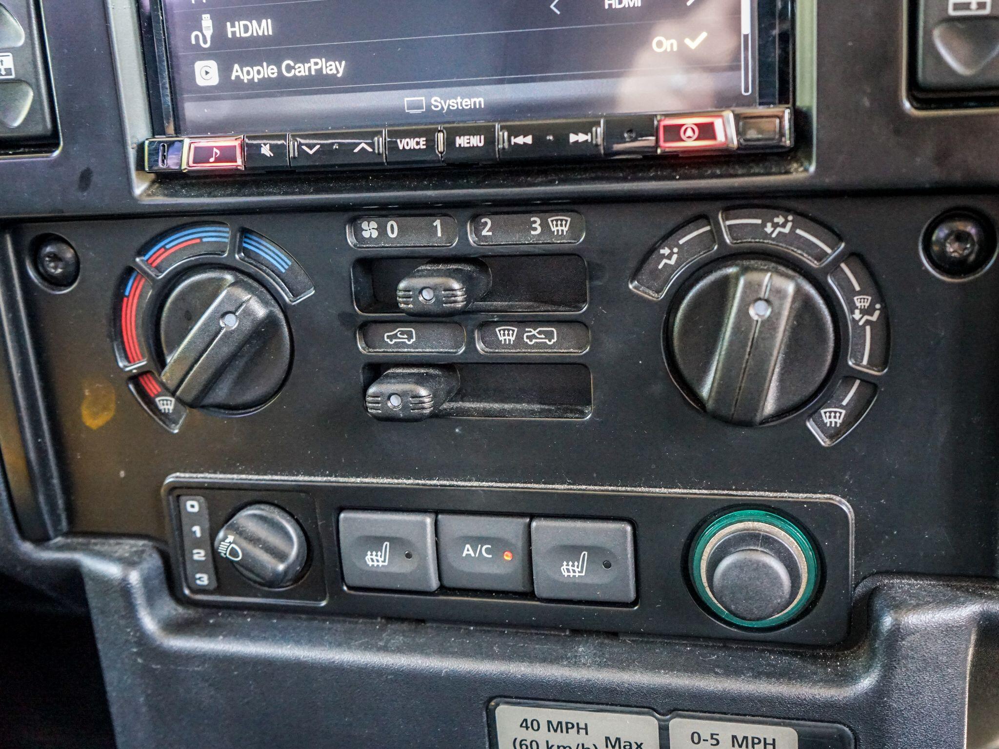 Land Rover Defender 110 2.2 TDCi XS Utility Wagon Double Cab 5dr Diesel Manual 4WD MWB Euro 5 (122 ps) — photo 37
