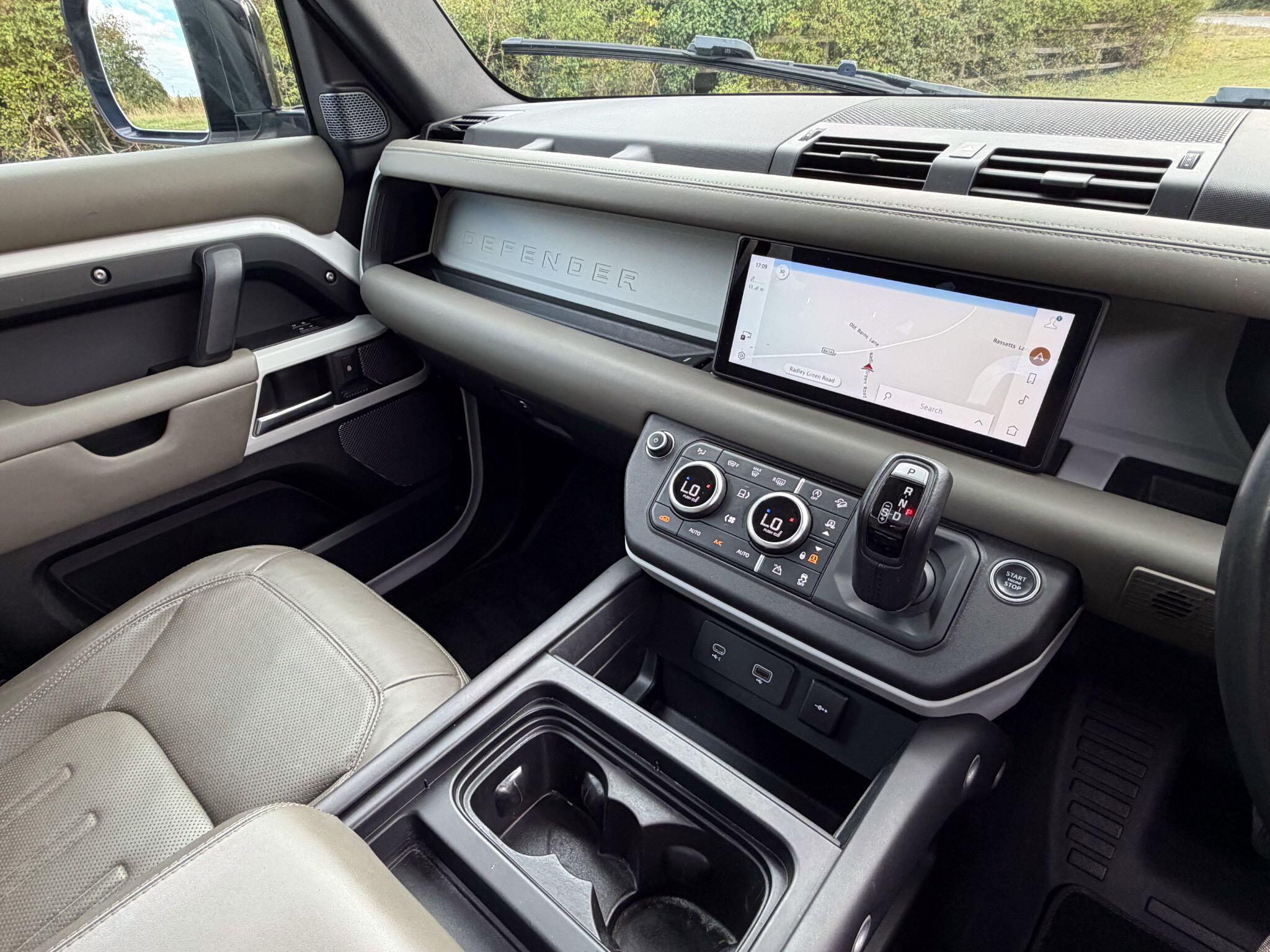 Land Rover Defender 110 2.0 SD4 HSE Auto 4WD Euro 6 (s/s) 5dr — photo 6