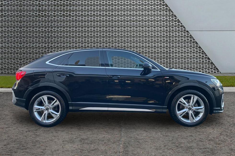 Audi Q3 Photo at-6d94e5e8466e4e15aa3d26bb1e80457d.jpg